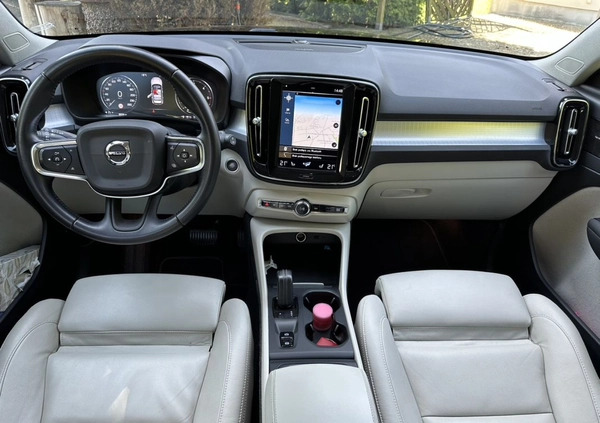 Volvo XC 40 cena 129899 przebieg: 87000, rok produkcji 2018 z Poznań małe 92